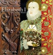 In public and in private : Elizabeth I and her world / Susan Watkins ; photographs by Mark Fiennes.